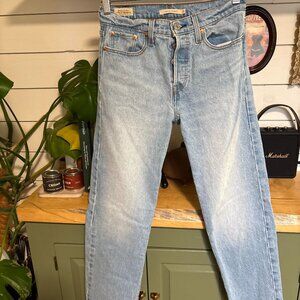 Levi’s Premium Wedgie Straight Jeans – Size 26